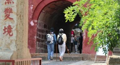 Çin’de “komando gezi” modası: Günde 30 bin adım, 48 saat uykusuzluk!