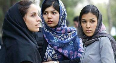 İran’da başörtüsü takmayan kadınların tespiti için sokaklara akıllı kamera yerleştirilecek