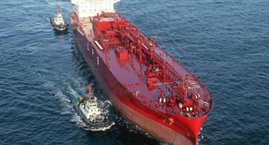 Kızıldeniz'deki petrol tankerinin boşaltılması için Çin'den bir tanker gemisi yola çıktı 