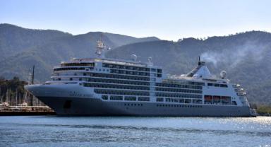 Marmaris'e sezonun ilk kruvaziyeri 450 yolcusuyla geldi