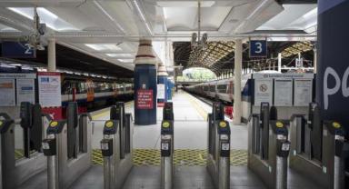 İngiltere’de demir yolu çalışanları greve gitti