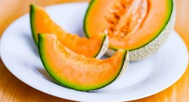 Japonya'da ilk hasat Yubari kavunları 3,5 milyon yene satıldı