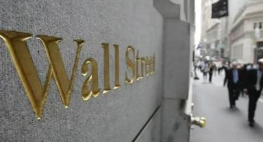 Wall Street'te bankacılık endişelerinin yeniden alevlenmesiyle karıştı