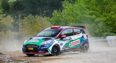 Yeşil Bursa Rallisi'nde pilotlar, Pirelli marka lastikler ile zorlu koşulları aştı