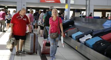 Antalya'ya hava yoluyla gelen turist sayısı 3 milyon 405 bini aştı