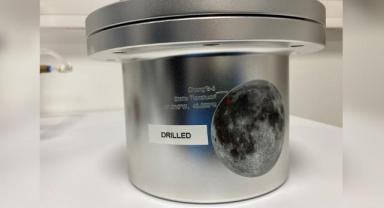 Chang’e-5’in Ay’dan topladığı numuneler Paris’te müzeye teslim edildi