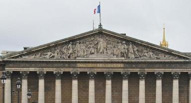 Fransa'da 7 yıllık savunma bütçesini 413 milyar avroya çıkaran tasarıya meclisten yeşil ışık