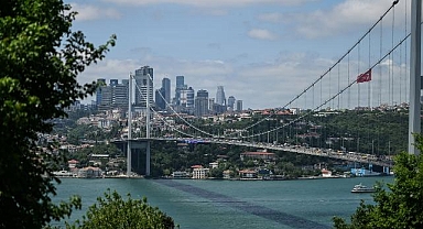 UEFA Şampiyonlar Ligi finalistlerinin bayrakları İstanbul Boğazı'nda dalgalanıyor