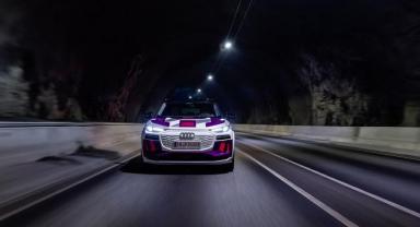 Audi, Yeni Premium Platform Electric (PPE) üzerine yükselen ilk modeli olan Q6 e-tron’u tanıttı.