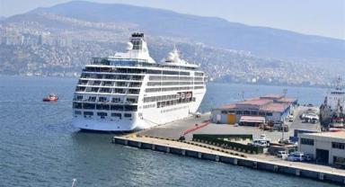 Bu yılın 10’uncu kruvaziyer gemisi de İzmir’e yanaştı