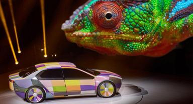 Bukalemun gibi renk değiştiren otomobil! Görenleri şaşırtıyor