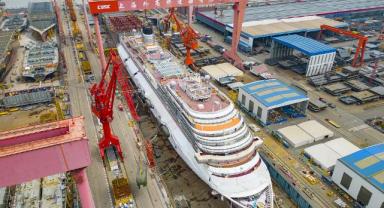 Çin yapımı ilk dev kruvaziyer gemisi deneme seferine başladı