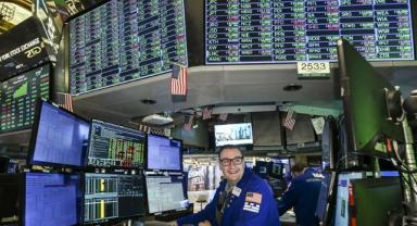 Dünya borsaları artan endişelere rağmen son bir yılda yatırımcılarına kazandırdı