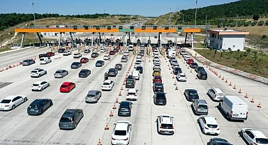 İstanbul-İzmir Otoyolu'nda tatilciler dönüş yolunda yoğunluk oluşturdu