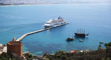 Limanlara gelen kruvaziyer gemi ve yolcu sayısında ilk 6 ayda rekor kırıldı