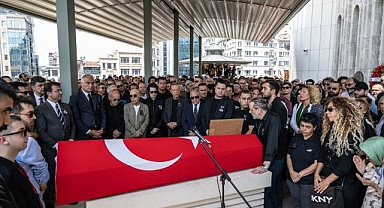 Sanatçı Özkan Uğur son yolculuğuna uğurlanıyor