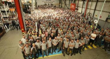 TürkTraktör’den 1000. Yerli Kazıcı Yükleyici Üretimi