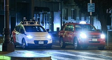 ABD'de internet bağlantısı kesilen robot taksiler trafik sıkışıklığına neden oldu