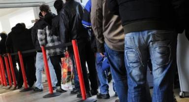 Almanya'da işsizlik ağustosta beklenenden fazla arttı