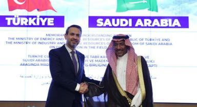 Bakan Bayraktar, Suudi Arabistan Sanayi ve Maden Kaynakları Bakanı Alkhorayef ile Görüştü