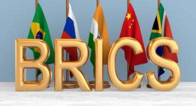 Çin Devlet Başkanı Şi, BRICS Zirvesi için Güney Afrika'yı ziyaret etti