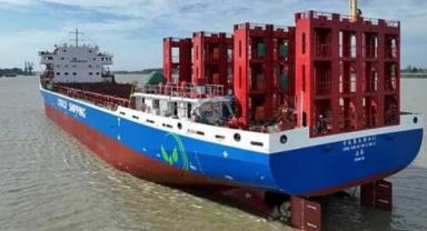 Çin, en büyük elektrikli gemisini denize indirdi