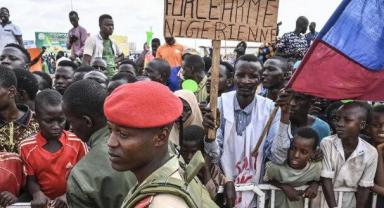 Gabon'da alıkonulan Cumhurbaşkanı Ali Bongo dünyadan yardım istedi