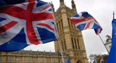 İngiliz ekonomisi 2024 sonunda yüzde 60 riskle resesyona girebilir