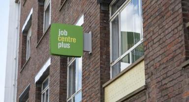 İngiltere'de işsizlik yüzde 0,3 artarak yüzde 4,2'ye yükseldi