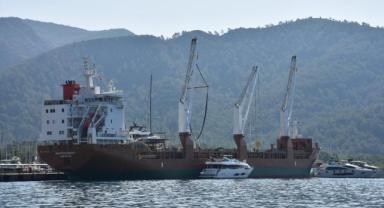 Lüks motor yatlar Marmaris'e kargo gemisiyle getirildi