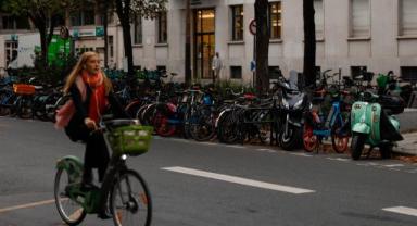 Paris'te elektrikli skuter kiralama hizmeti sona eriyor