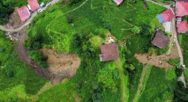 Rize'de şiddetli yağış etkili oldu