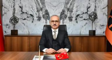 Ulaştırma ve Altyapı Bakanı Uraloğlu, medya temsilcileriyle bir araya geldi (1):