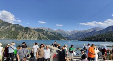 Xinjiang'da turizm geliri yüzde 73,6 yükseldi