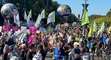 Almanya'da çevreciler iklim kriziyle mücadele için eylemler yaptı