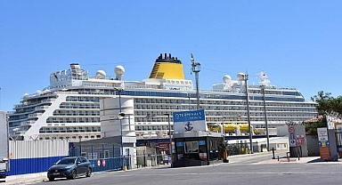 Antalya'ya 2 kruvaziyerle 1508 turist geldi