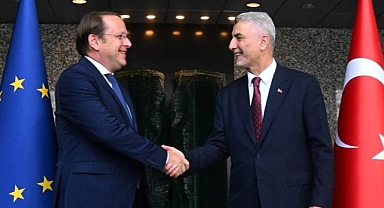 Bakan Bolat, AB Komiseri Varhelyi ile görüştü: