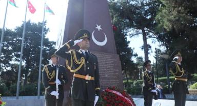 Bakü'nün kurtuluşunun 105. yıl dönümü dolayısıyla Türk Şehitliği'nde tören düzenlendi