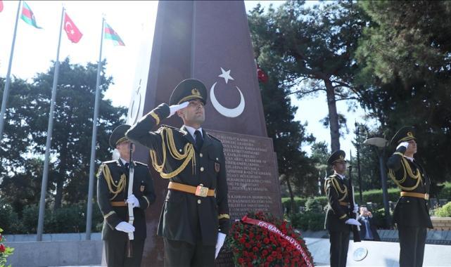 Bakü'nün kurtuluşunun 105. yıl dönümü dolayısıyla Türk Şehitliği'nde tören düzenlendi