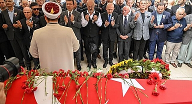 Gazeteci yazar Hıfzı Topuz son yolculuğuna uğurlandı