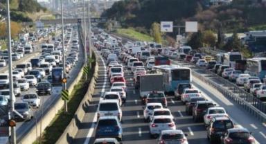 İstanbul'da haftanın ilk günü trafik yoğunluğu yaşanıyor