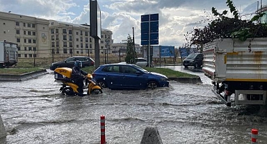 İstanbul'un bazı bölgelerinde sağanak etkili oluyor