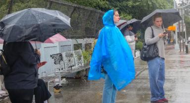 New York'ta yoğun yağışlar toplu taşımayı aksattı