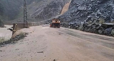 Artvin'de şiddetli yağış etkili oluyor