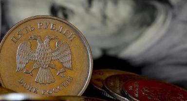 Dolar/ruble paritesi 23 Mart 2022’den bu yana ilk defa 102 seviyesini aştı.