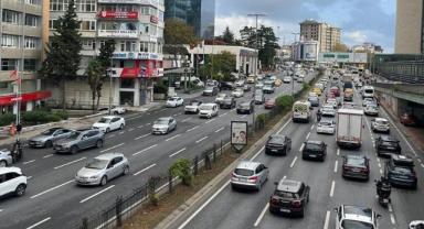İstanbul'da haftanın ilk günü trafik yoğunluğu yaşanıyor