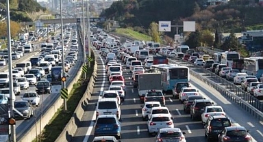 İstanbul'da haftanın ilk günü trafik yoğunluğu yaşanıyor