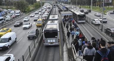 İstanbul'da haftanın ilk günü trafik yoğunluğu yaşanıyor