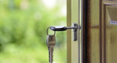 Konutların turizm amaçlı kiralanmasına yönelik düzenlemeleri içeren kanun teklifi komisyonda