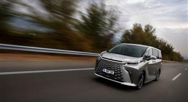 Lexus’un ‘Doğuştan Lüks’ Yeni LM Modeli Türkiye’de